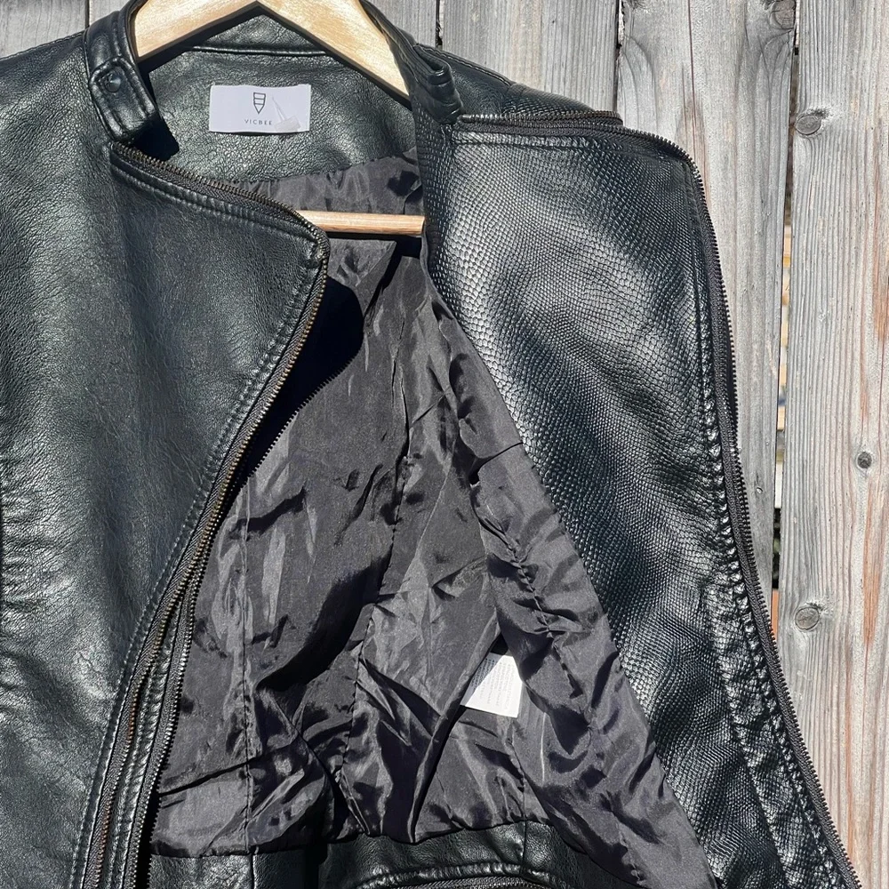 Elegant Black Leather Jacket - Picture 11 of 16